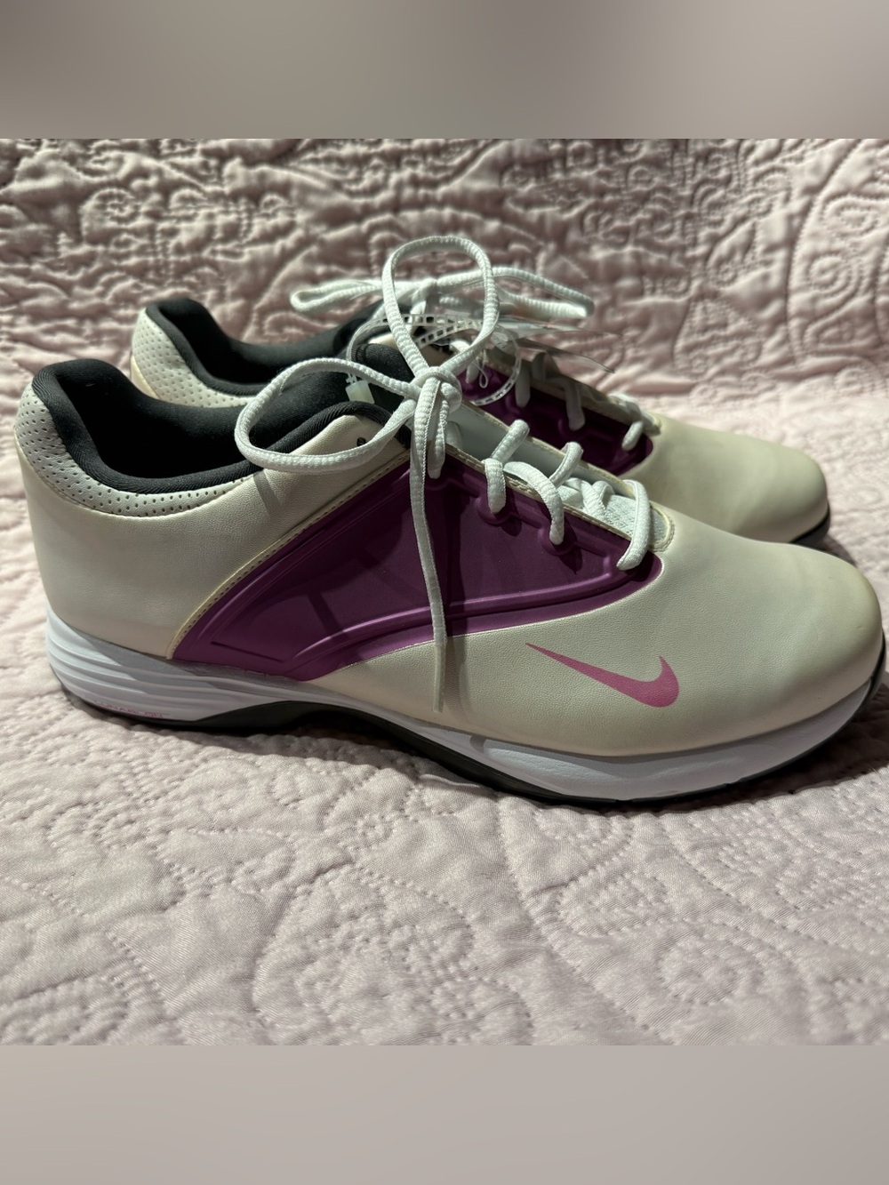 Nike Women’s Lunarlon Golf Shoes with Purple and Pink Accents size 9.5
